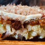 AT THE 21 - お好み焼き　ブタイカ側面