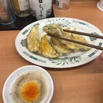 日高屋 - まずは餃子とビールから