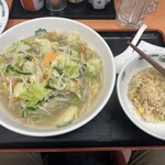 日高屋 - タンメンと半チャーハンで