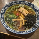 卯屋 - 正統派しょうゆらーめん