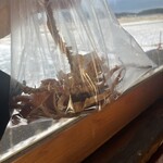 ストーブ列車 - 焼いたスルメは割いてくれます