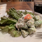 キャラヴァンサライ包 - 鶏とアボカドのサラダ好き！ツマミながら呑む♪