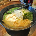 飛翔 - あっさり鶏白湯塩らーめん（鶏チャーシュー）