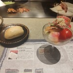 和くら - 海鮮の前にサラダ。