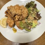 丸志げ - 唐揚げとサラダ