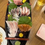 丸志げ - 刺身の盛り合わせ(５種)