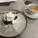 CUCINA CONTENTO - チョコケーキには、コーヒー
