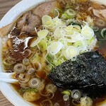青島食堂 - 青島チャーシュー麺大盛＋刻みねぎ増し５０＋自家製メンマ増し５０