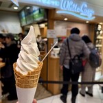 ミルク&パフェ よつ葉ホワイトコージ - 