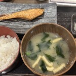 炭火焼干物定食 しんぱち食堂 - 料理写真: