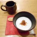 そば茶プリン　黒蜜添え