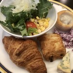 フレンチレストラン フルーヴ - 毎日サラダをたっぷり食べることができました。