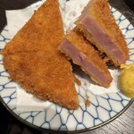 もつ千 - ハムカツのハーフ！これでハーフ？！食べ応え十分！