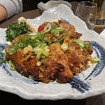 卯屋 - 山賊焼の油淋鶏ソースがけ