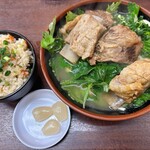 うちなーすばヤージ小 - ソーキそばにふーちば、ジューシー