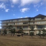 パレス松洲 - お庭から見た建物