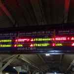 トランドール - 鳥栖駅は鹿児島本線と長崎本線の乗換駅とあって電光掲示板も賑やかで