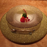 御料理 堀川 - ■果物
      ・リンゴチーズムース
      ・渋皮栗
      ・苺