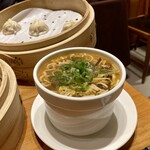 Din Tai Fung - 酸辣湯（小）　120元（約600円）