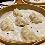 Din Tai Fung - えびと豚肉入り蒸し餃子5個　160元（約800円）