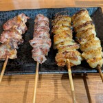 炭火やき 鶏煌 - はつ、砂肝、皮、ぼんじりと好きなものをオーダー。