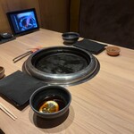 近江牛専門店 近江かど萬 - 石焼きステーキ。2階は半個室席。ポン酢ベースのタレも美味しい(^O^)