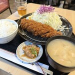 とんかつ 和栗 - 特上ひれかつ定食。220gでボリューム満点。
