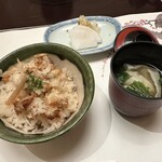 梅の花 - 帆立とごぼうの炊き込みご飯　湯葉吸物　香の物