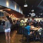 Nico's Pier 38 - 手前のORDER HEREで注文、奥のPICK-UP HEREで受け取り