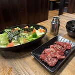 炭火焼肉じゃけぇ - 