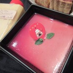 ジュイップ - フランボワーズのチーズケーキ、自家製ドレッシング