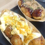 築地銀だこ - 料理写真:手前:カレー風味のチーズてりたま　奥:ノーマル