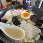 中華料理 末広 - 五目そばのスープ