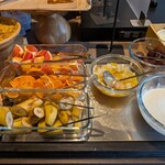 Mitsui Garden Hotel - フルーツ、ヨーグルト