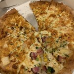 ピザーラ - 料理写真:濃厚クリーミークォーター