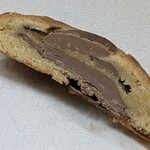 Ben's Cookies - 料理写真:ピーナッツバター＆ミルクチョコ　断面