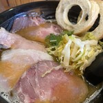 らーめん専門 和海 - カニ塩ラーメン　カニオイルのオレンジ色！