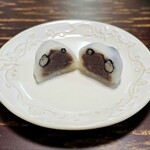 餅匠しづく - 香ばしい塩味の黒豆と甘いあんこのハーモニー✨
