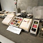 餅匠しづく - 桐箱には3個入りから6個、9個、12個と選べます