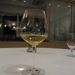 オトワ レストラン - 2014.12)次は白ワイン２杯、赤ワイン１杯と進みました