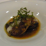 オトワ レストラン - 2014.12)フォアグラの奥は肉厚のシイタケ鹿沼産のサツキポークの詰め物