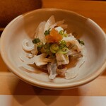 季節料理 よし野 - お通し（鉄皮）