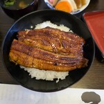 うなぎ亭 友栄 - 食べ切れるないため半分を最初からお持ち帰りでお願いしました。