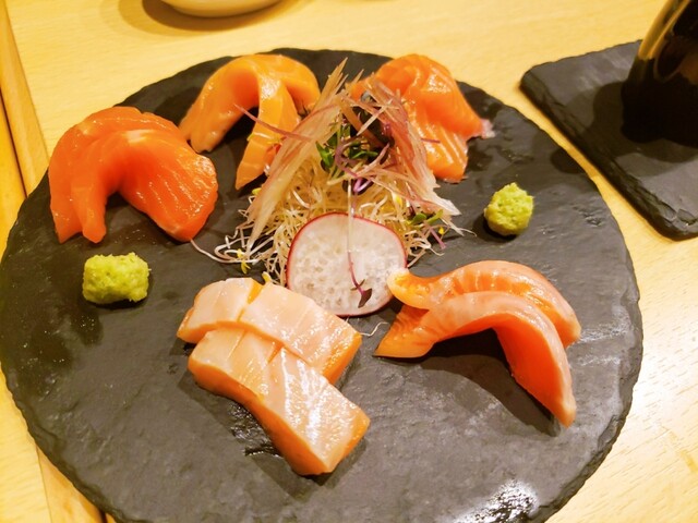 サーモンバル 銀涙 - 三宮（神戸市営）/居酒屋 | 食べログ