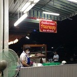 Guay Teaw Radna' - 店頭では大鍋で調理するところが見れる