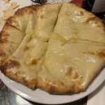 マサラハット - ピザ的なチーズナン