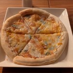 BAR HIRO - 紅玉とブルーチーズのピザ