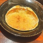 炎水 - 香箱蟹の甲羅でヒレ酒をいただきます