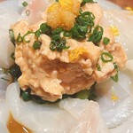 炎水 - 鮟肝もみじおろしをテッサで包みます。