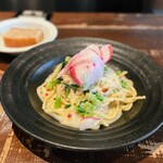モキチ クラフト ビア - 紅ズワイガニと蕪の豆乳クリームパスタ